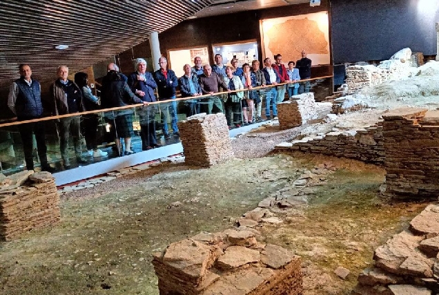 investigadores visita domus mitreo usc