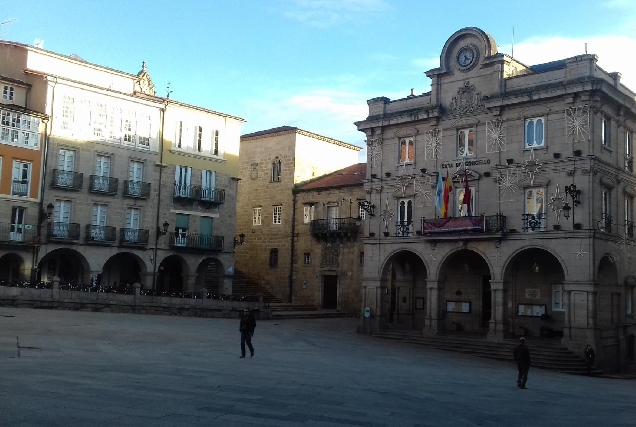 concello_ourense_praza_maior_decorado_navidad