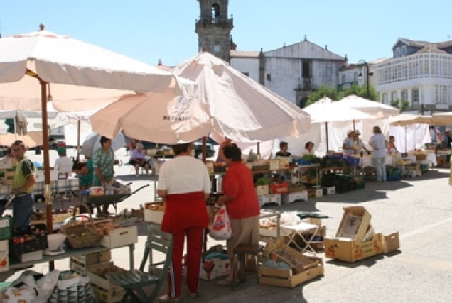 Imaxe do mercado semanal no Concello de Betanzos