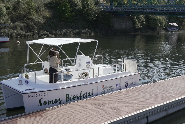 Imaxe do catamarán eléctrico da Reserva da Biosfera que fará viaxes polo Río Mandeo