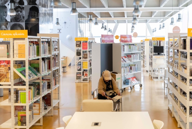 Imaxe dunha biblioteca municipal na Coruña