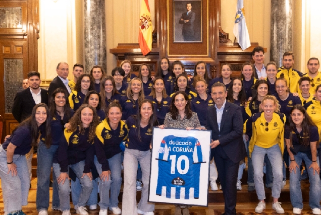 Inés Rey recibe no pazo de María Pita ás xogadoras do Deportivo Abanca