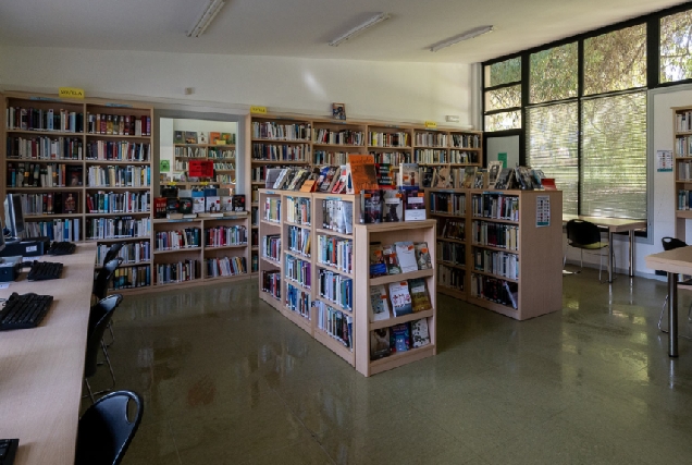 Imaxe de biblioteca Dorneda en Oleiros