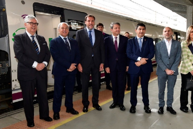 Oscar Puente chega a Ourense na inaguración da nova liña de alta velocidade entre Madrid e Galicia