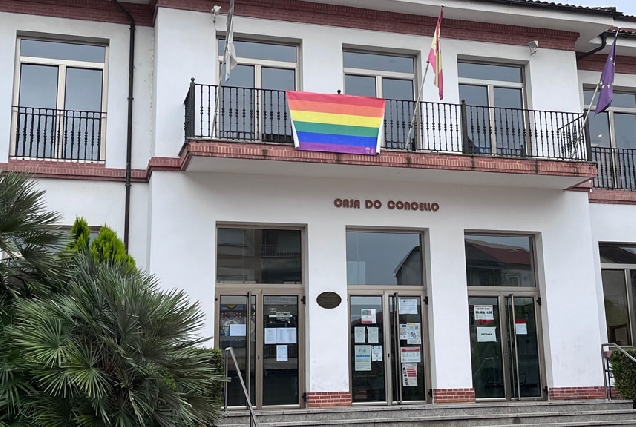 Bandeira-LGTBI-Concello-Monforte