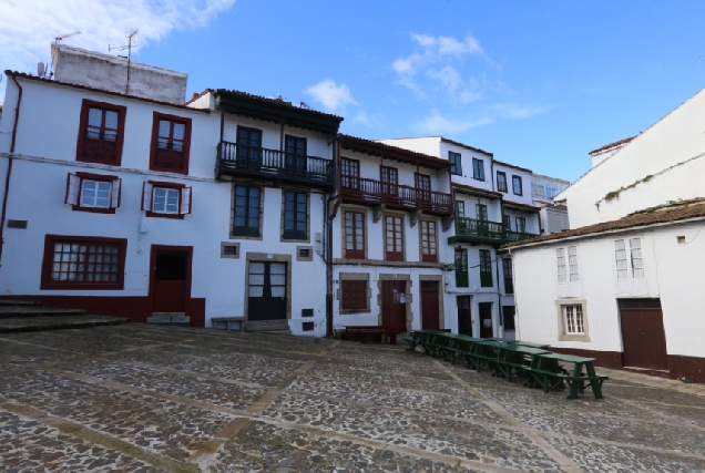 Praza de Fernán Pérez Andrade _O Bo_ situada no casco histórico de Betanzos