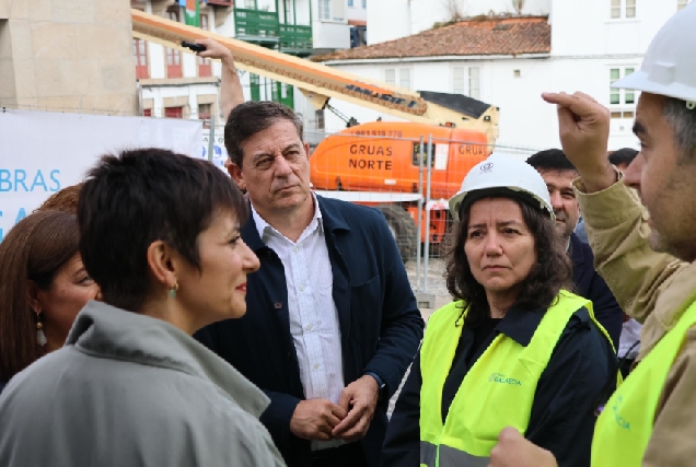 Bestiro durante a visita a Betanzos