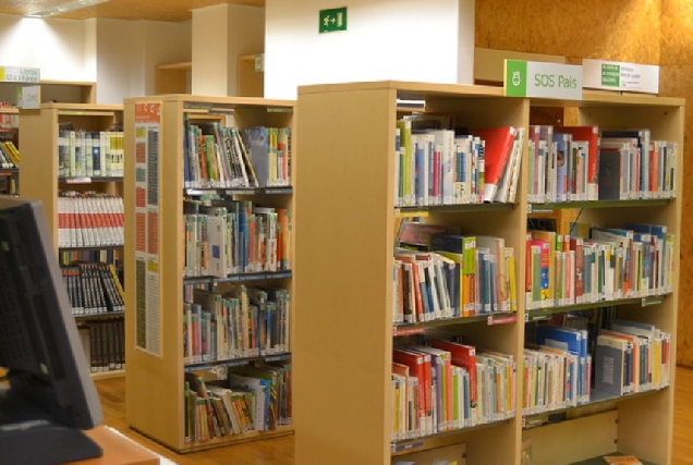 Imaxe da biblioteca da Sagrada Familia na Coruña