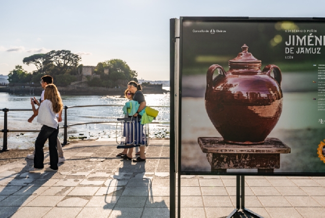 Imaxe da exposición a pé de rúa en Santa Cruz