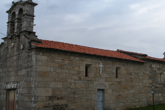 Imaxe da igrexa de San Xoán en Paderne