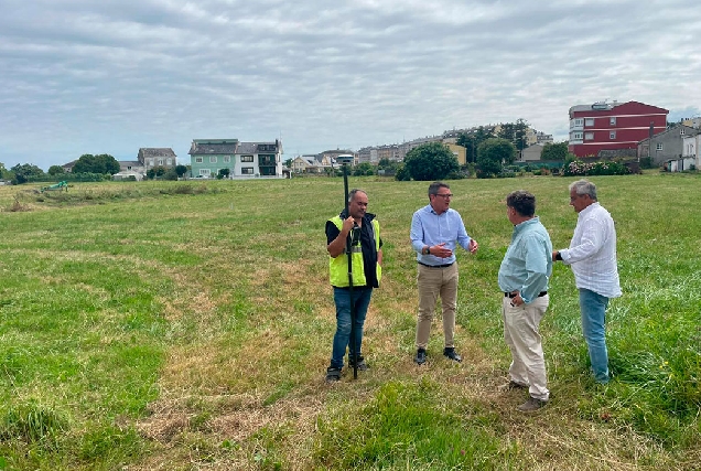 Ribadeo-visita-terreos-centro-saude-xullo-2025