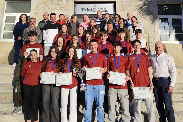 Recepción-oficial-no-Concello-de-Friol-ao-equipo-campión-de-fútbol-gaélico