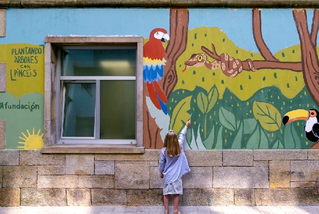 mural-plantando-arbores-con-pinceis