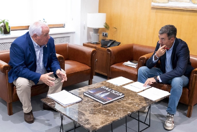 reunion-alcalde-outeiro-conselleiro-educacion