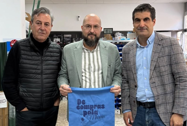 José-Ribagorda-percorre-o-comercio-de-Ribadeo-e-A-Pontenova