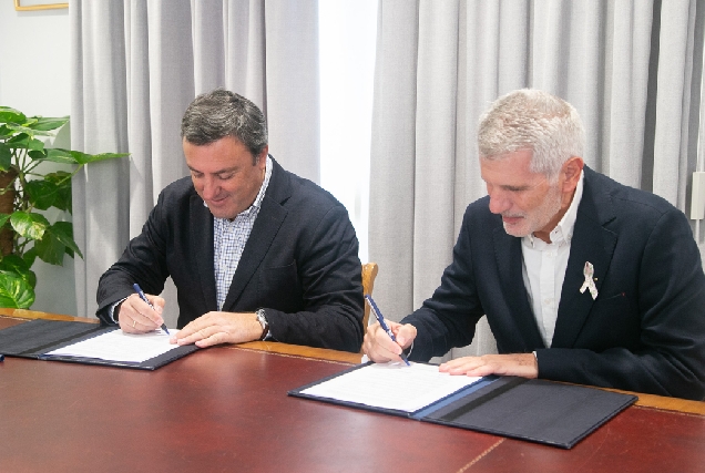 firma-convenio-deputacion-coruna-aecc